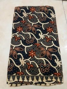 Technique of making Batik sarong wholesale using screen