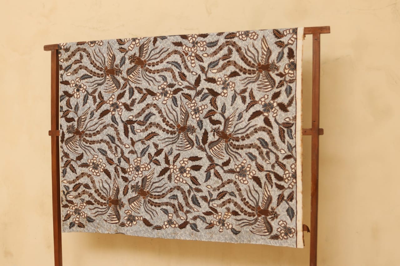 Traditional Indonesian Batik Fabric Motif Burung Hong Galar BTX311
